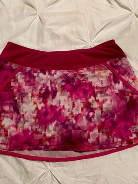 The North Face Women's Fuchsia Pink& Purple Geo-Print Active Skort